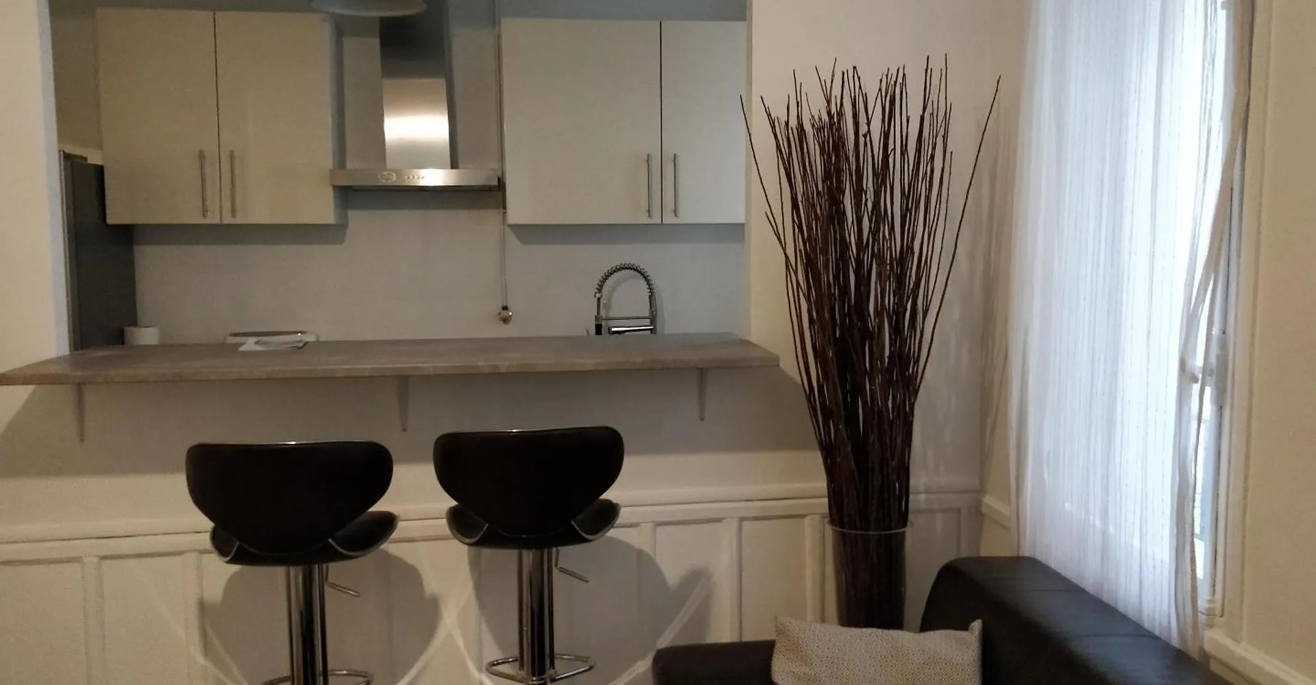 And Cozy 1b In The Heart Of Apartment Paris